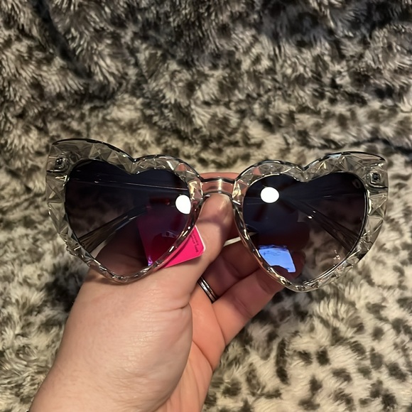 Betsey Johnson Sunglasses heart shaped beveled diamond oversized NWT - Picture 8 of 9